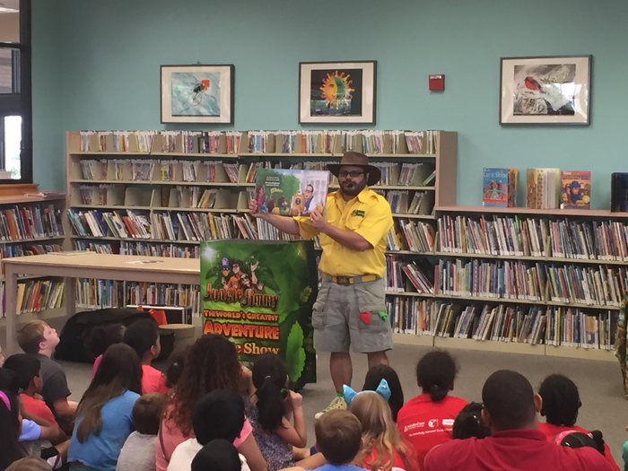 Jimmy Vee reading to a class of children